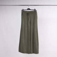 Afbeelding in Gallery-weergave laden, Cecile Wang - Trousers 9069: Khaki / One size
