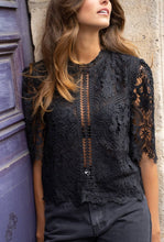Afbeelding in Gallery-weergave laden, CHOKLATE PARIS - Eléanore short sleeve lace top - 80973: Ecru / 1 S - 1 M - 1 L
